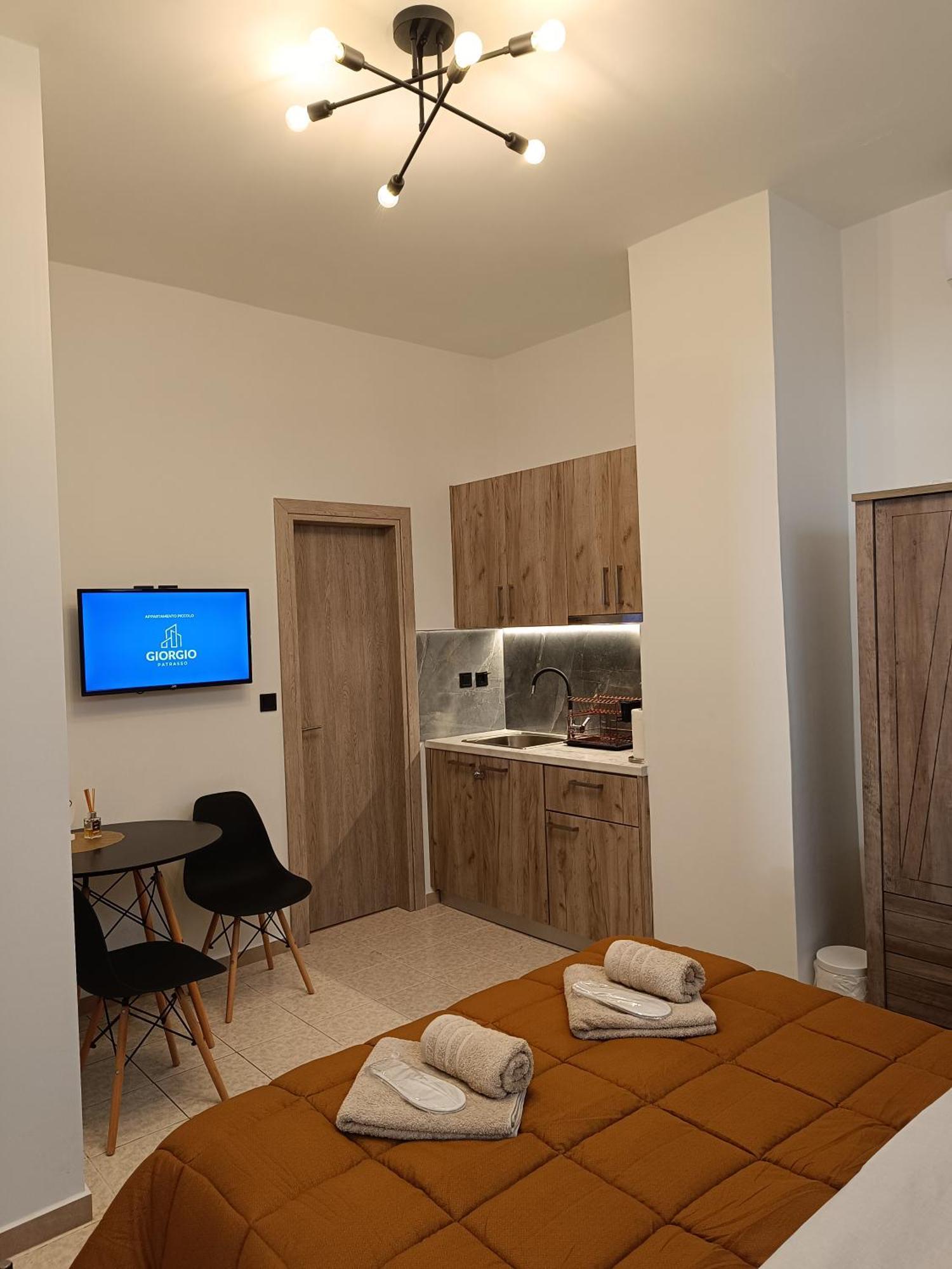 Giorgio Patrasso - Micro Apartment In The Center Of Patras Eksteriør billede