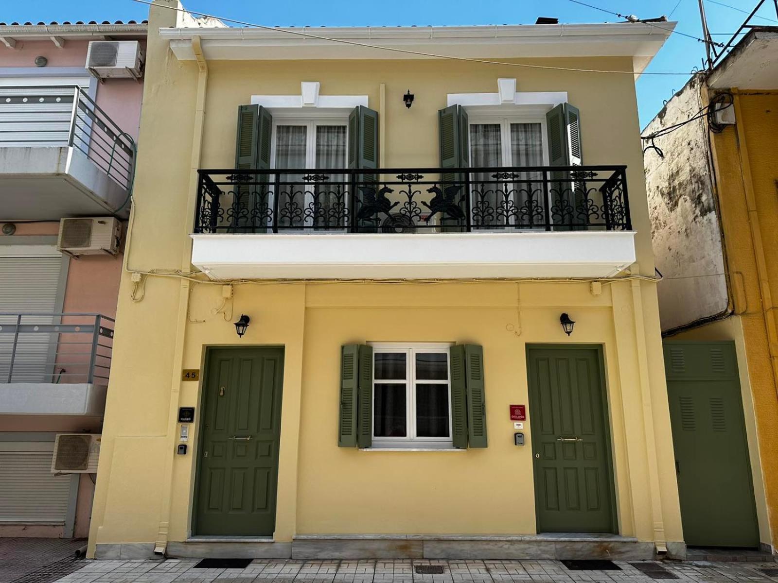 Giorgio Patrasso - Micro Apartment In The Center Of Patras Eksteriør billede