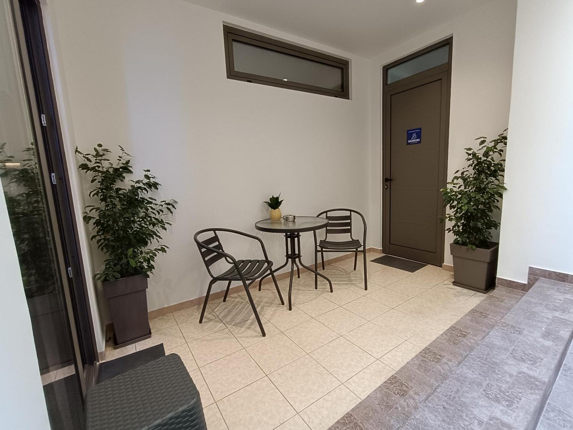 Giorgio Patrasso - Micro Apartment In The Center Of Patras Eksteriør billede