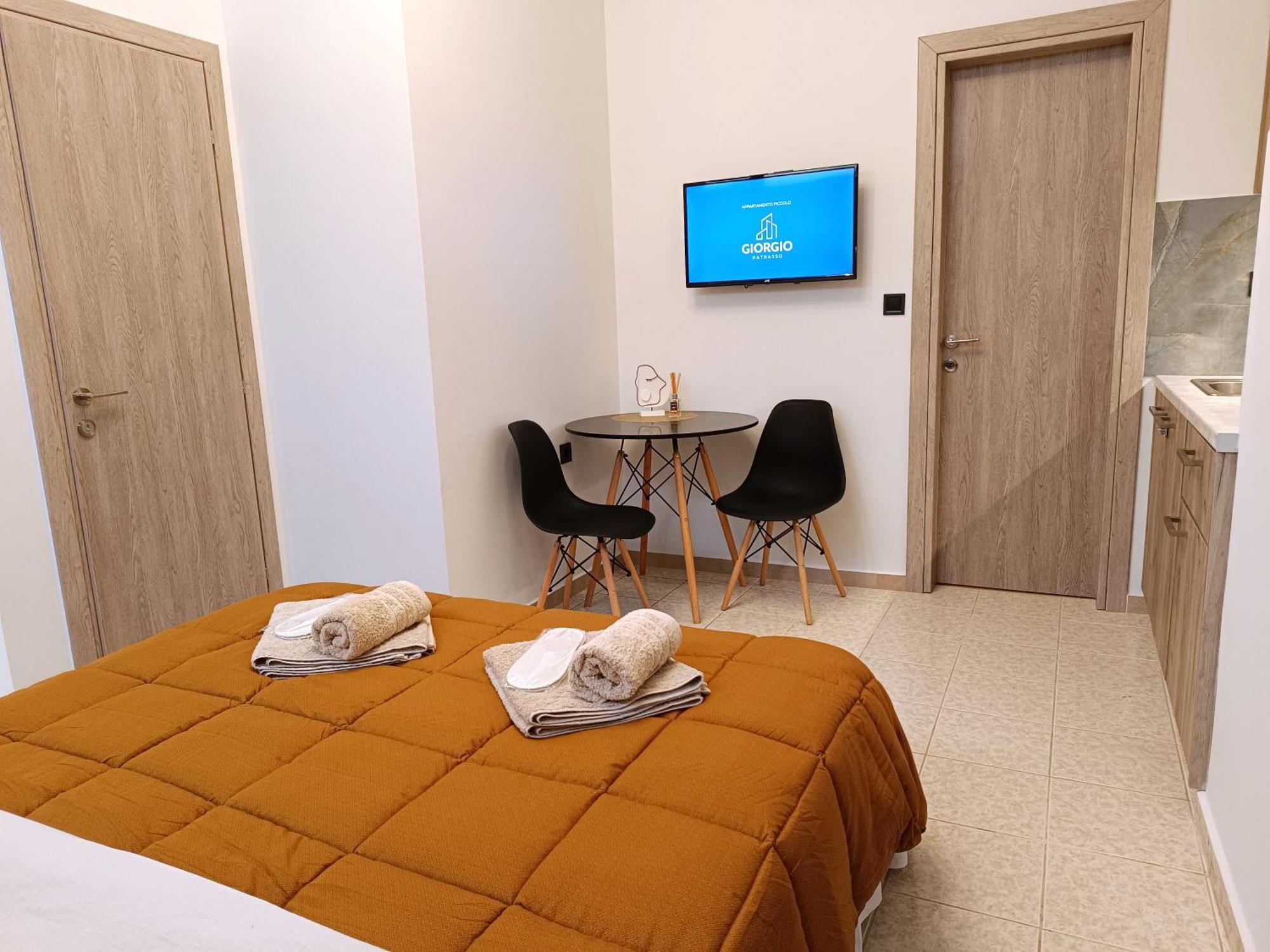 Giorgio Patrasso - Micro Apartment In The Center Of Patras Eksteriør billede