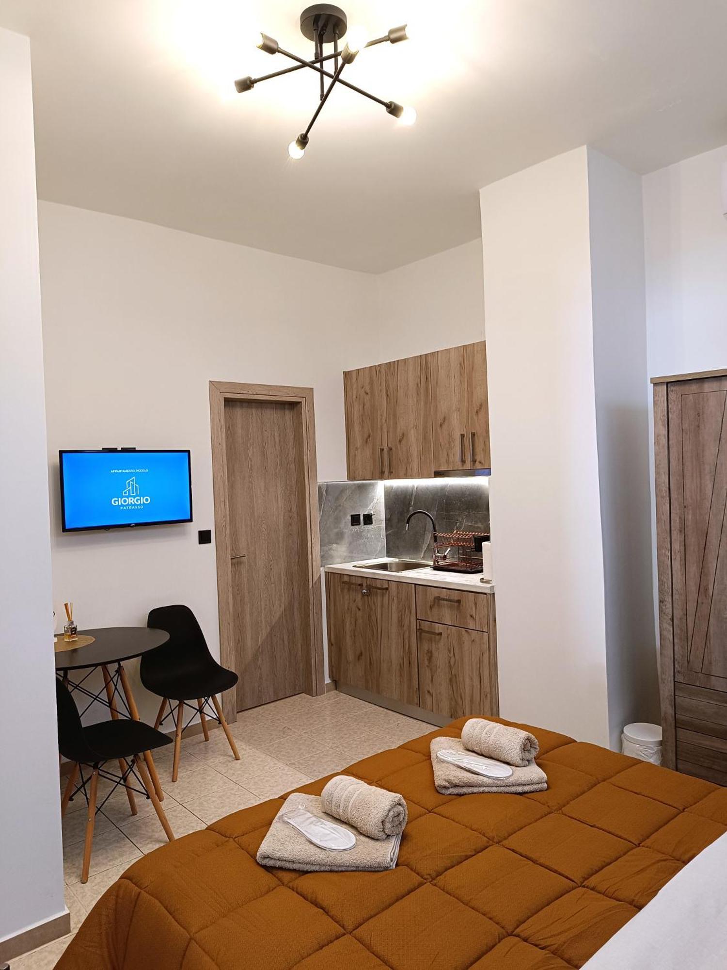 Giorgio Patrasso - Micro Apartment In The Center Of Patras Eksteriør billede